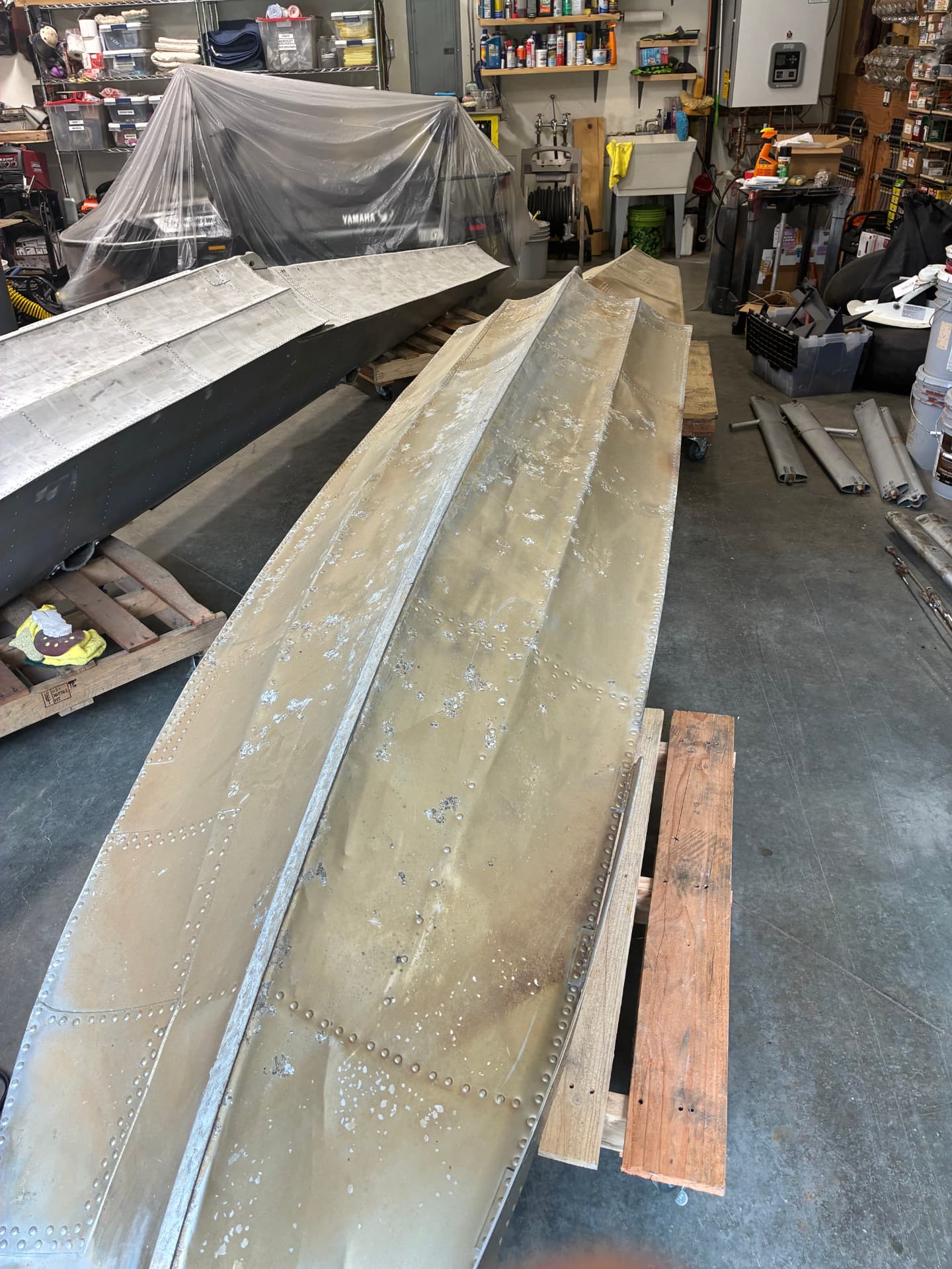 Aluminum aircraft float before and after laser cleaning